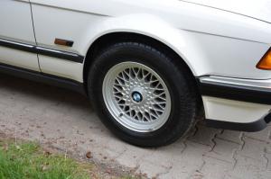 BMW 740i 1992 года  (UK)